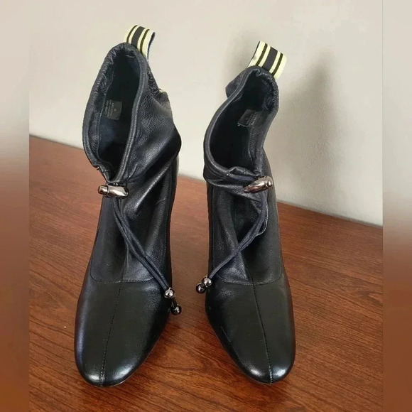 Vintage Steven Steve Madden Black Soft Leather Stilletto Toggle Ankle Boots(9.5) - Picture 4 of 8